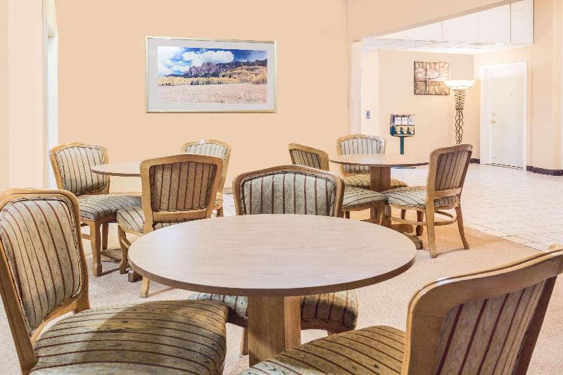 Отель Super 8 By Wyndham Colo. Sprs. Garden Of The Gods