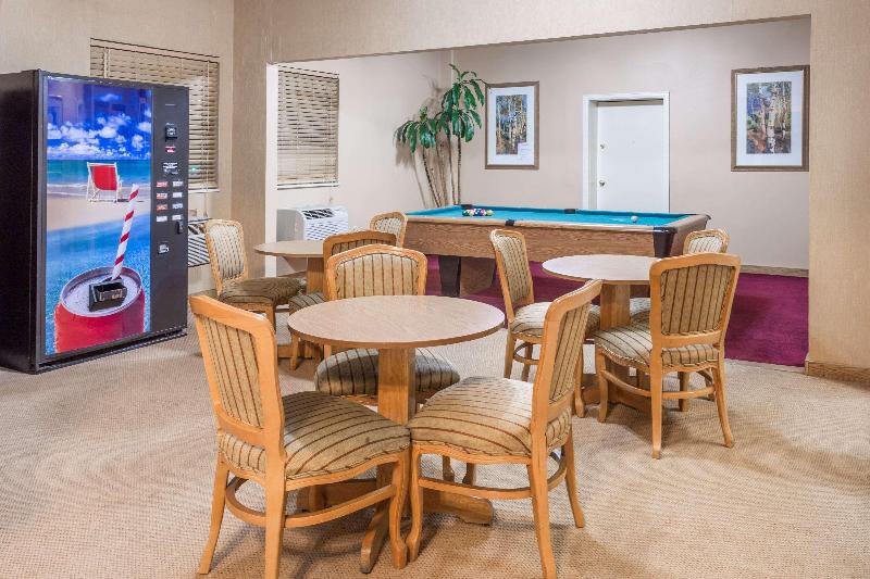 Отель Super 8 By Wyndham Colo. Sprs. Garden Of The Gods