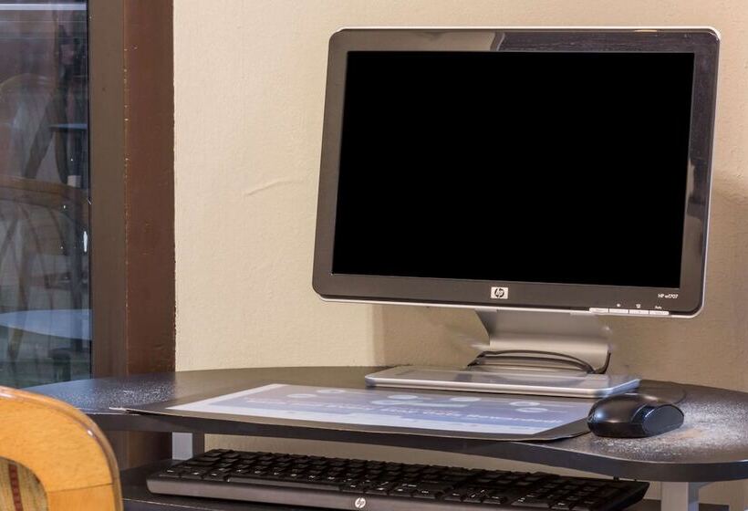 Отель Super 8 By Wyndham Colo. Sprs. Garden Of The Gods