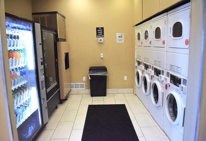 Отель Super 8 By Wyndham Colo. Sprs. Garden Of The Gods