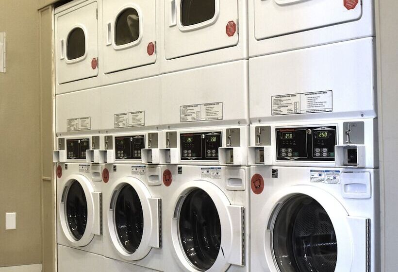 Отель Super 8 By Wyndham Colo. Sprs. Garden Of The Gods