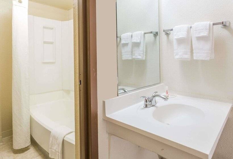 Отель Super 8 By Wyndham Colo. Sprs. Garden Of The Gods