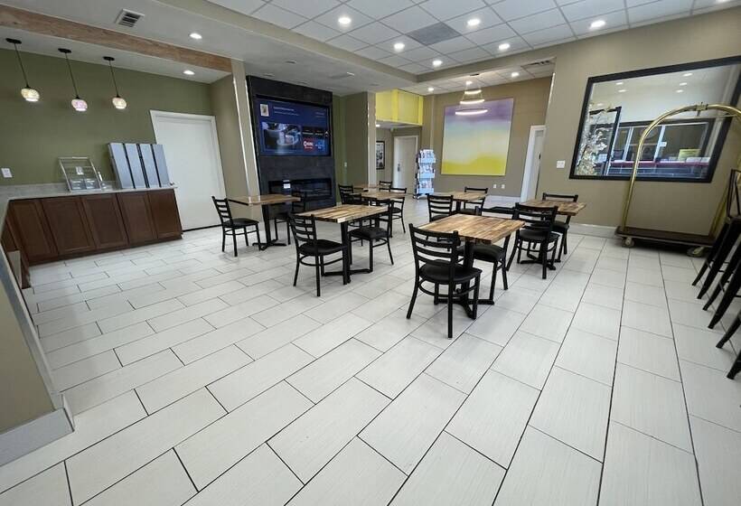 Отель Super 8 By Wyndham Colo. Sprs. Garden Of The Gods