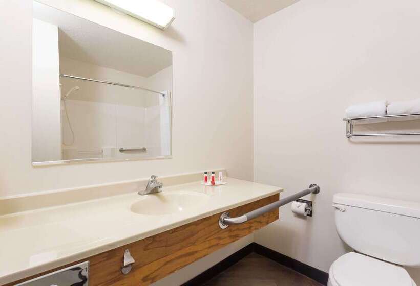 هتل Super 8 By Wyndham Germantown/milwaukee