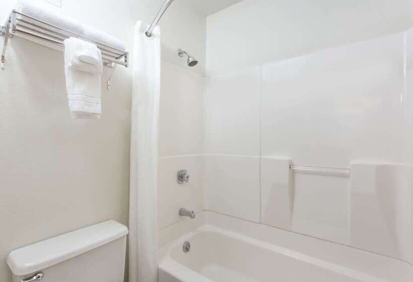 هتل Super 8 By Wyndham Germantown/milwaukee