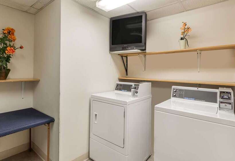 هتل Super 8 By Wyndham Germantown/milwaukee