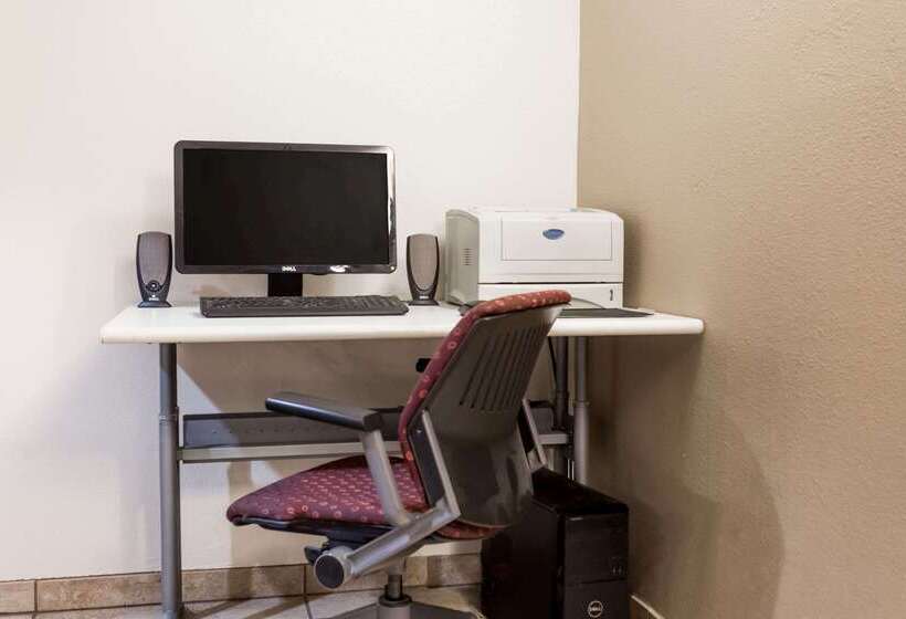 هتل Super 8 By Wyndham Germantown/milwaukee