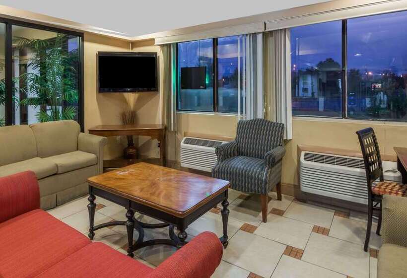 בית מלון כפרי Super 8 By Wyndham Hartford