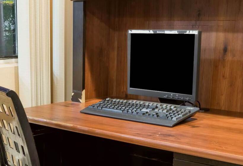 בית מלון כפרי Super 8 By Wyndham Hartford