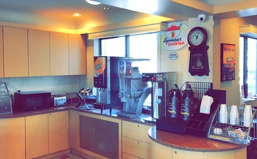 בית מלון כפרי Super 8 By Wyndham Hartford