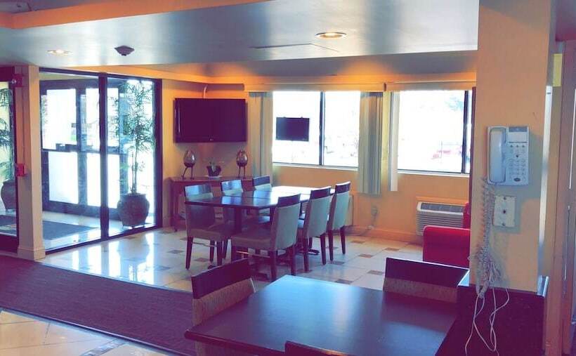 בית מלון כפרי Super 8 By Wyndham Hartford