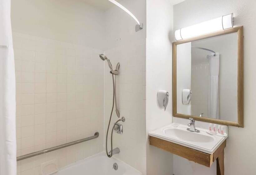 בית מלון כפרי Super 8 By Wyndham Hartford