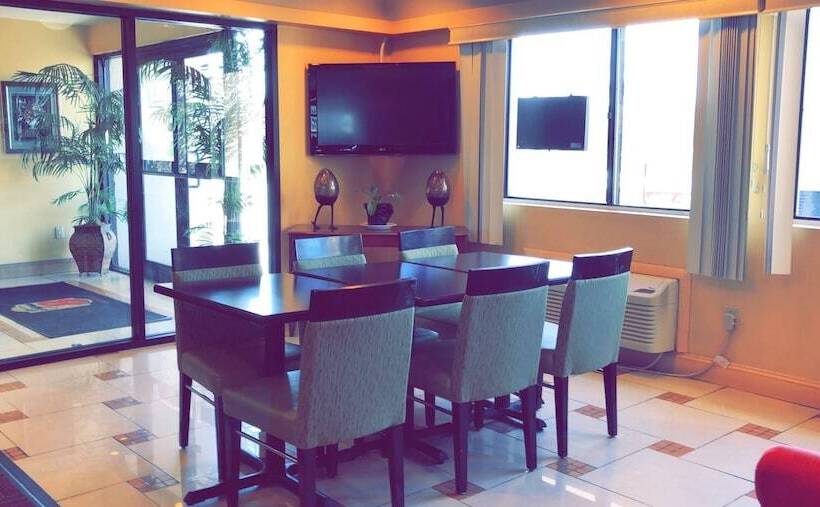 בית מלון כפרי Super 8 By Wyndham Hartford