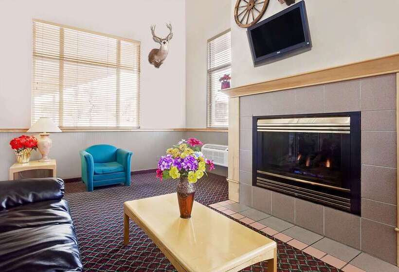 هتل Super 8 By Wyndham Helena