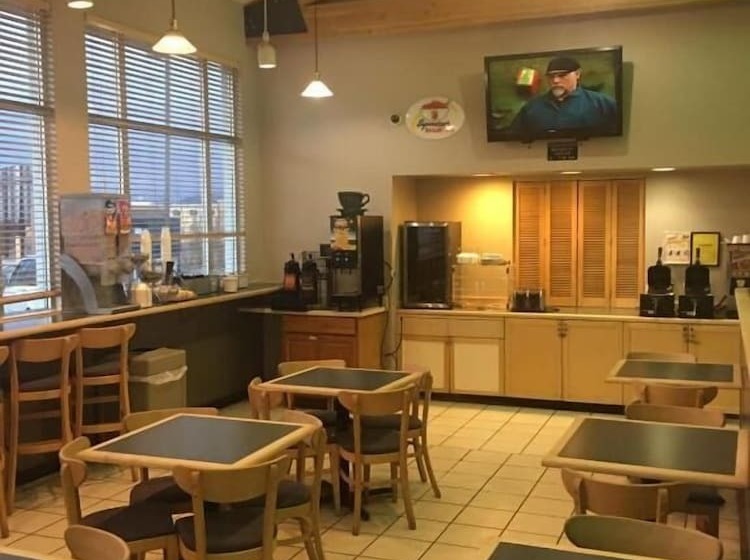 هتل Super 8 By Wyndham Helena