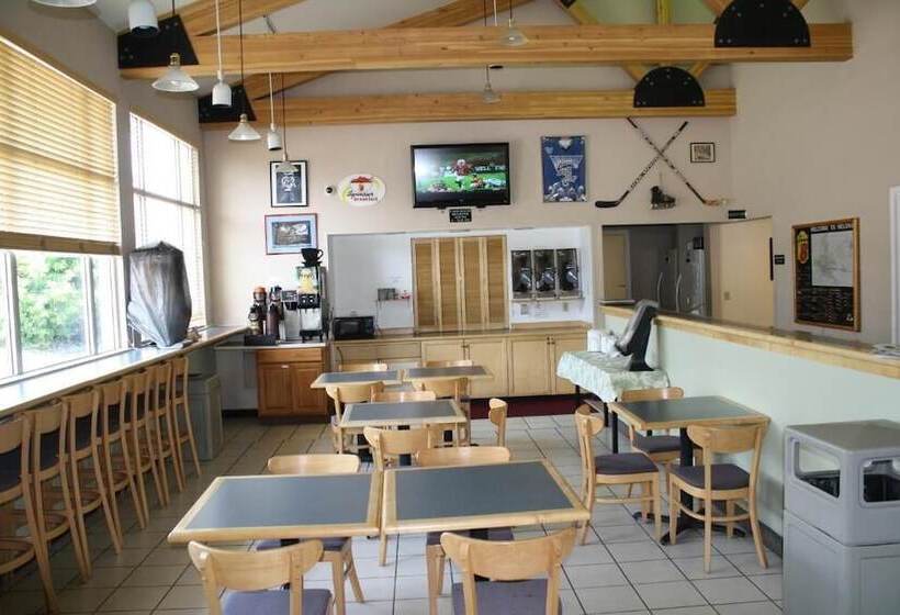 هتل Super 8 By Wyndham Helena