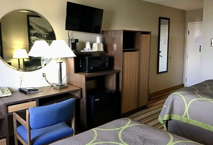 هتل Super 8 By Wyndham Helena