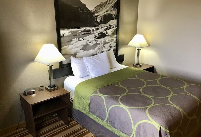 هتل Super 8 By Wyndham Helena