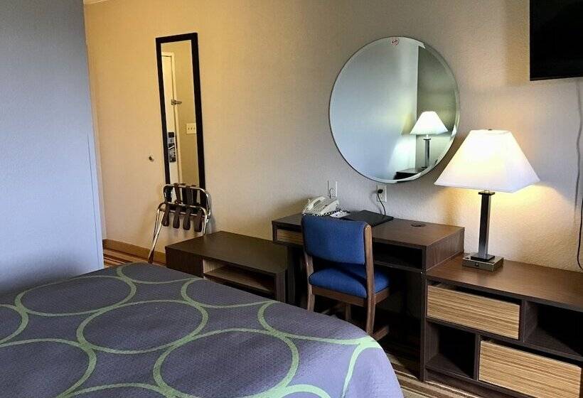 هتل Super 8 By Wyndham Helena