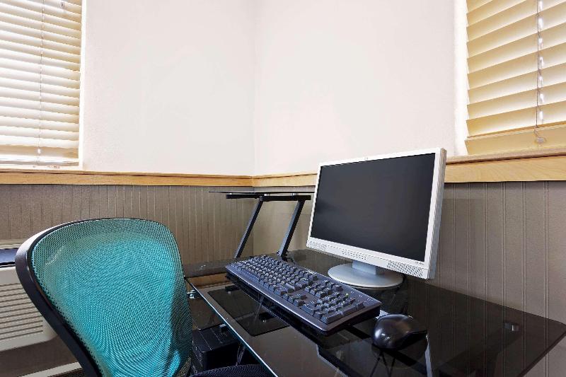 فندق Super 8 By Wyndham Helena