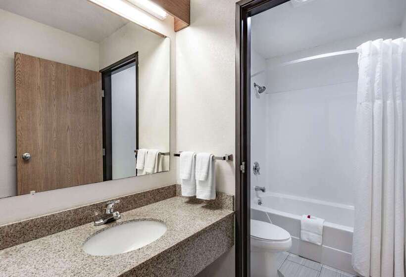 هتل Super 8 By Wyndham La Crosse