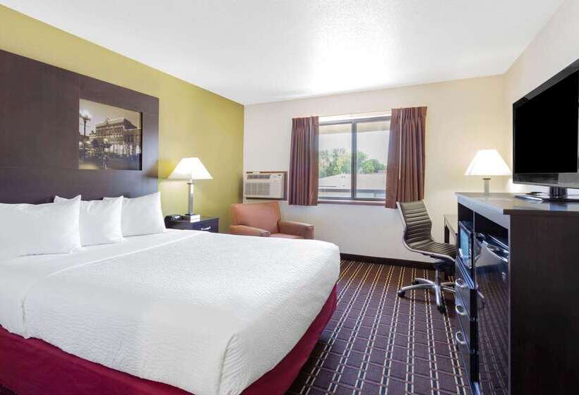 هتل Super 8 By Wyndham La Crosse