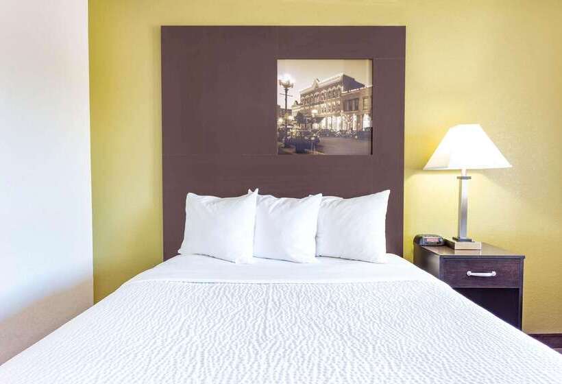 هتل Super 8 By Wyndham La Crosse