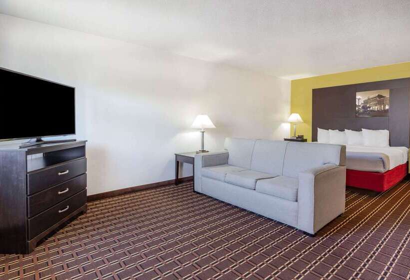 هتل Super 8 By Wyndham La Crosse