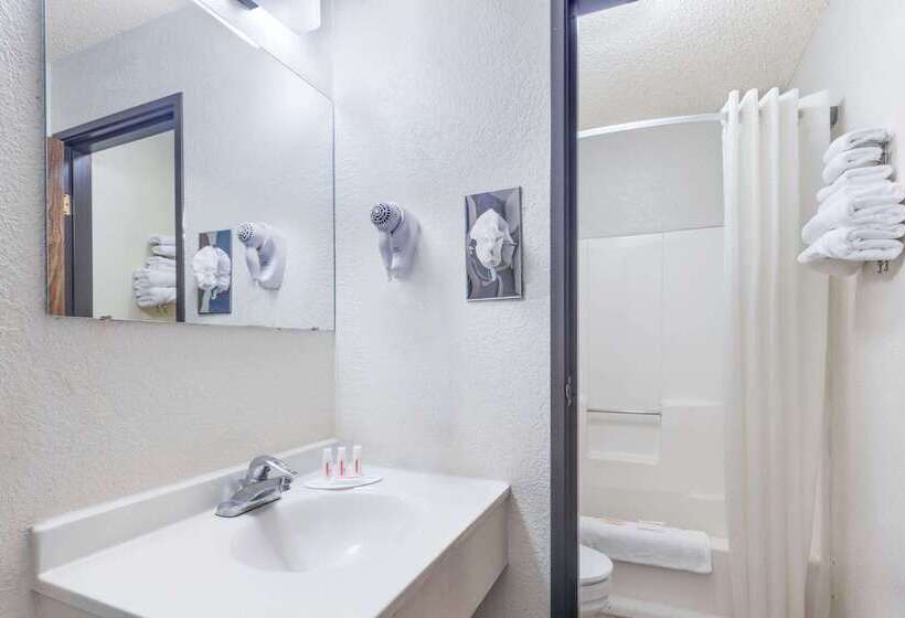 هتل Super 8 By Wyndham Lake Havasu City