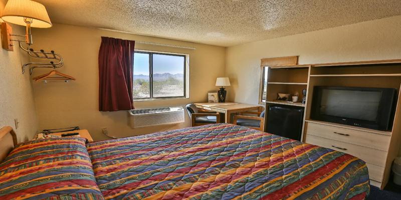 هتل Super 8 By Wyndham Lake Havasu City