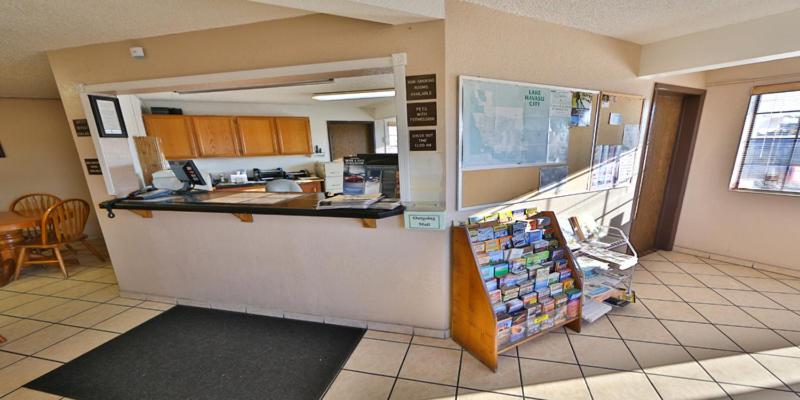 هتل Super 8 By Wyndham Lake Havasu City