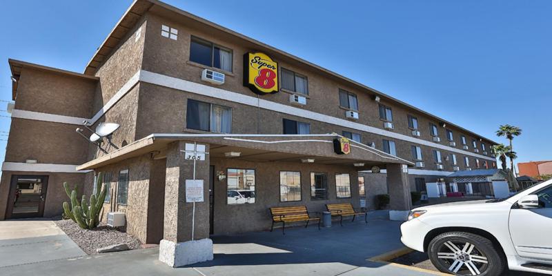 هتل Super 8 By Wyndham Lake Havasu City