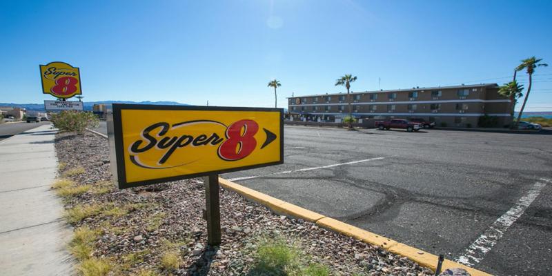 هتل Super 8 By Wyndham Lake Havasu City
