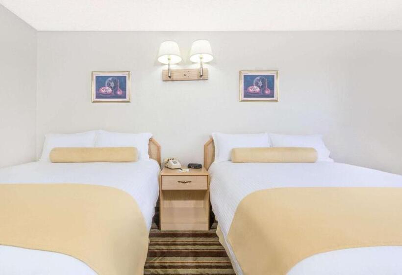 هتل Super 8 By Wyndham Lake Havasu City