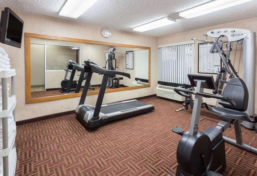 هتل Super 8 By Wyndham Madison South