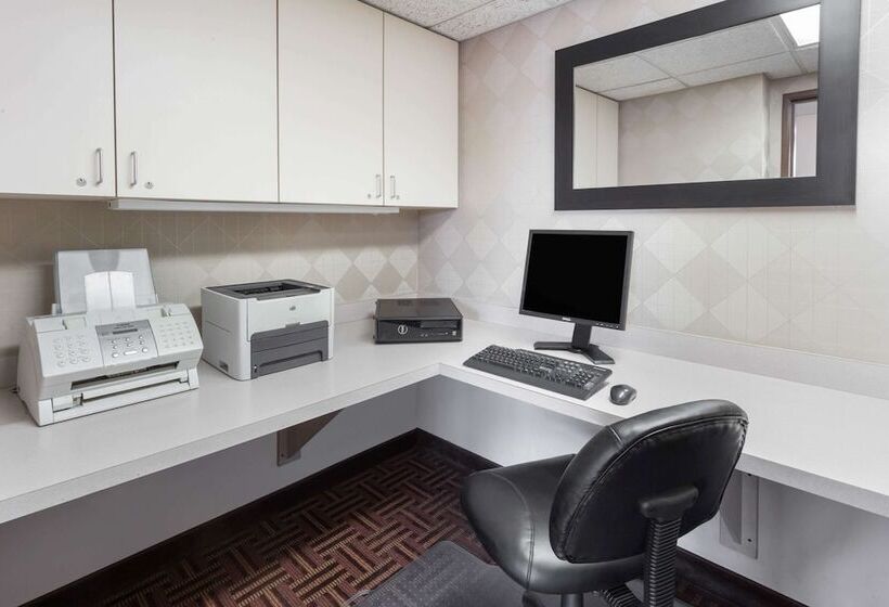 酒店 Super 8 By Wyndham Madison South