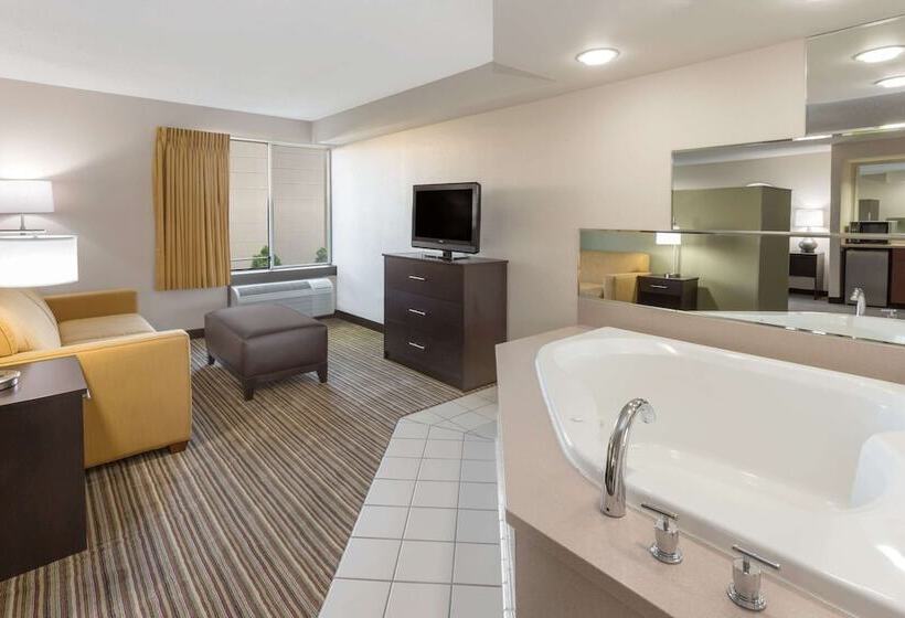 هتل Super 8 By Wyndham Madison South
