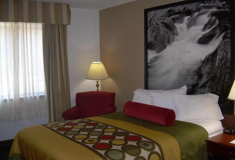 هتل Super 8 By Wyndham Milwaukee Airport