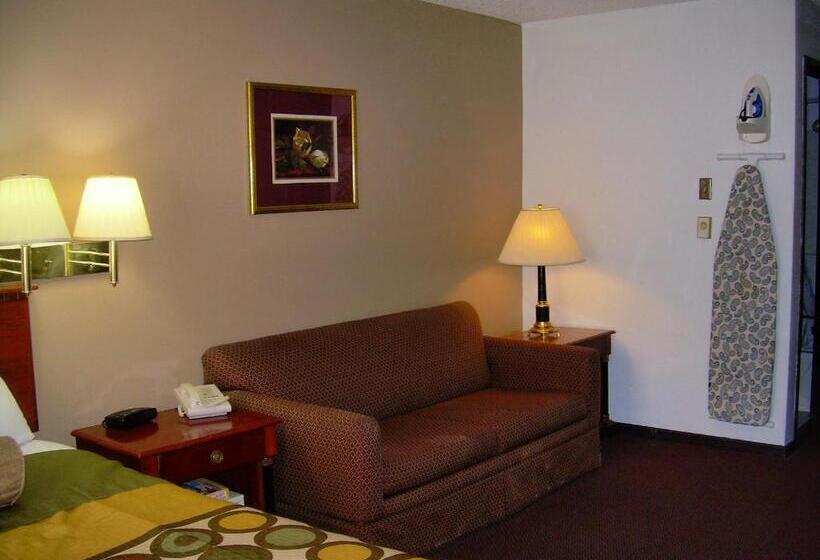 هتل Super 8 By Wyndham Milwaukee Airport