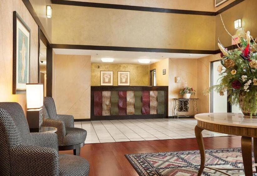 هتل Super 8 By Wyndham Milwaukee Airport