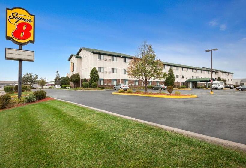 هتل Super 8 By Wyndham Milwaukee Airport