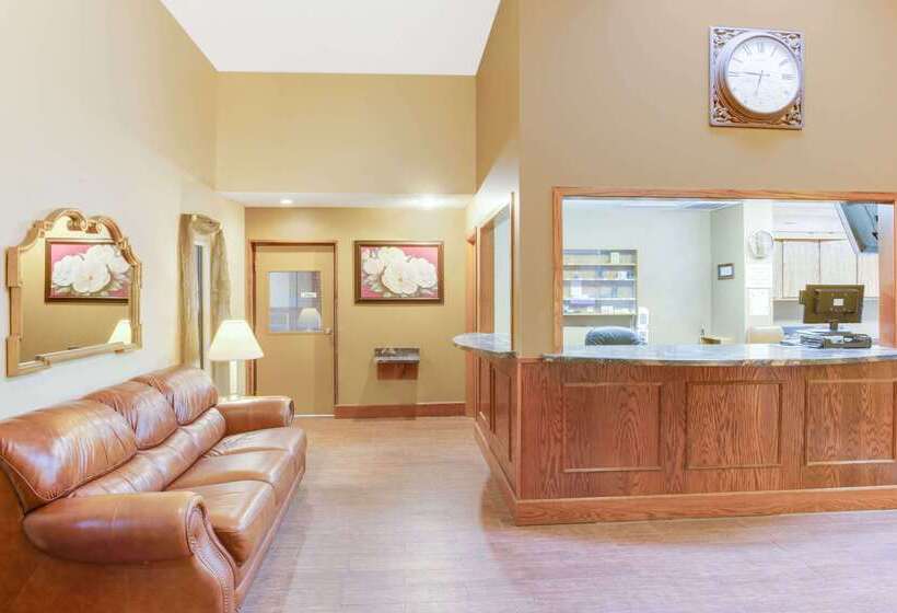 Отель Super 8 By Wyndham Mitchell