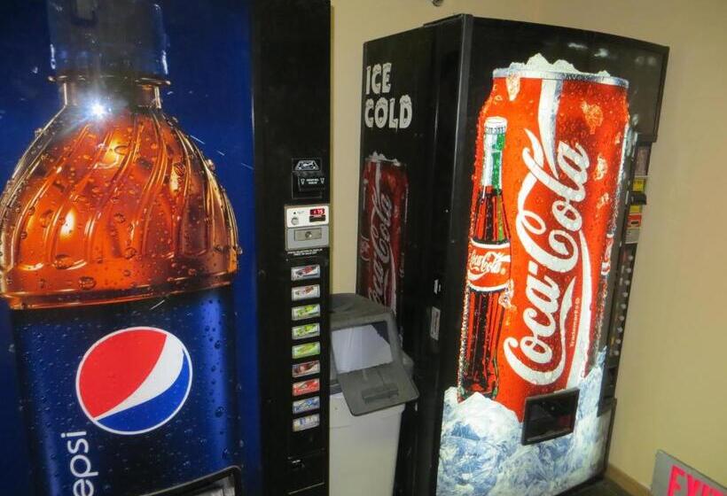 Отель Super 8 By Wyndham Mitchell