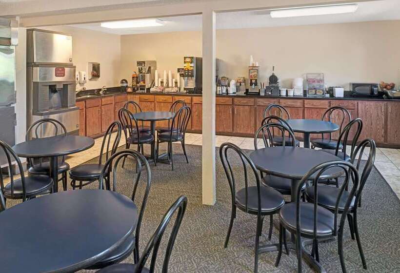 Отель Super 8 By Wyndham Omaha I 80 West