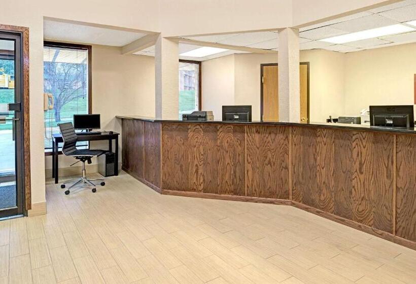 Отель Super 8 By Wyndham Omaha I 80 West