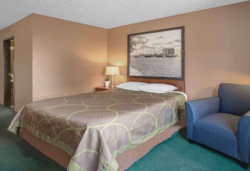 فندق Baymont By Wyndham Oshkosh Airport