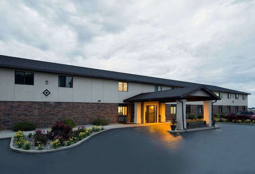 فندق Baymont By Wyndham Oshkosh Airport