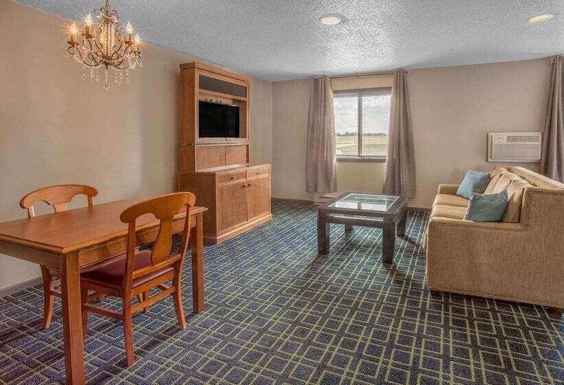 فندق Baymont By Wyndham Oshkosh Airport