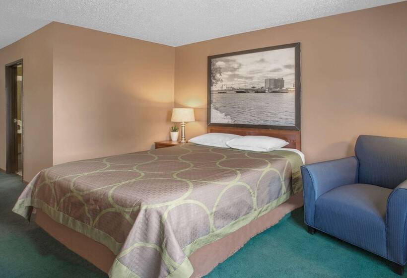 فندق Baymont By Wyndham Oshkosh Airport