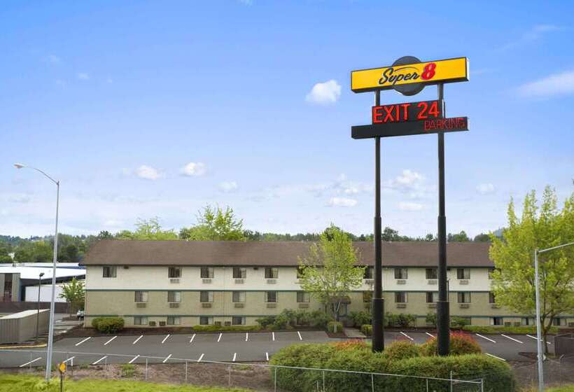 Отель Super 8 By Wyndham Portland Airport
